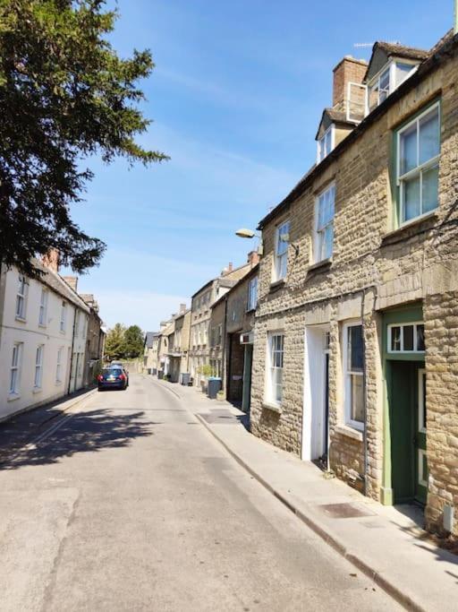 Spacious 1-Bed Apartment With Super King Or Twin In Central Charlbury, Cotswolds Екстериор снимка