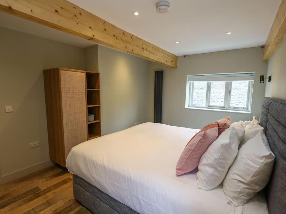 Spacious 1-Bed Apartment With Super King Or Twin In Central Charlbury, Cotswolds Екстериор снимка