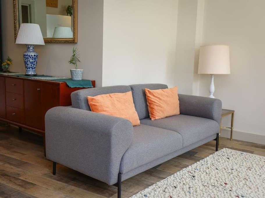 Spacious 1-Bed Apartment With Super King Or Twin In Central Charlbury, Cotswolds Екстериор снимка