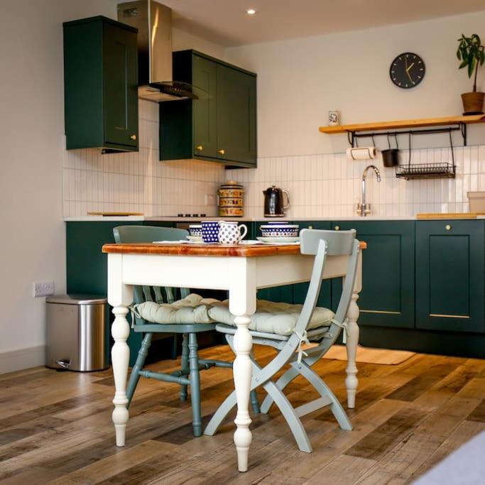 Spacious 1-Bed Apartment With Super King Or Twin In Central Charlbury, Cotswolds Екстериор снимка