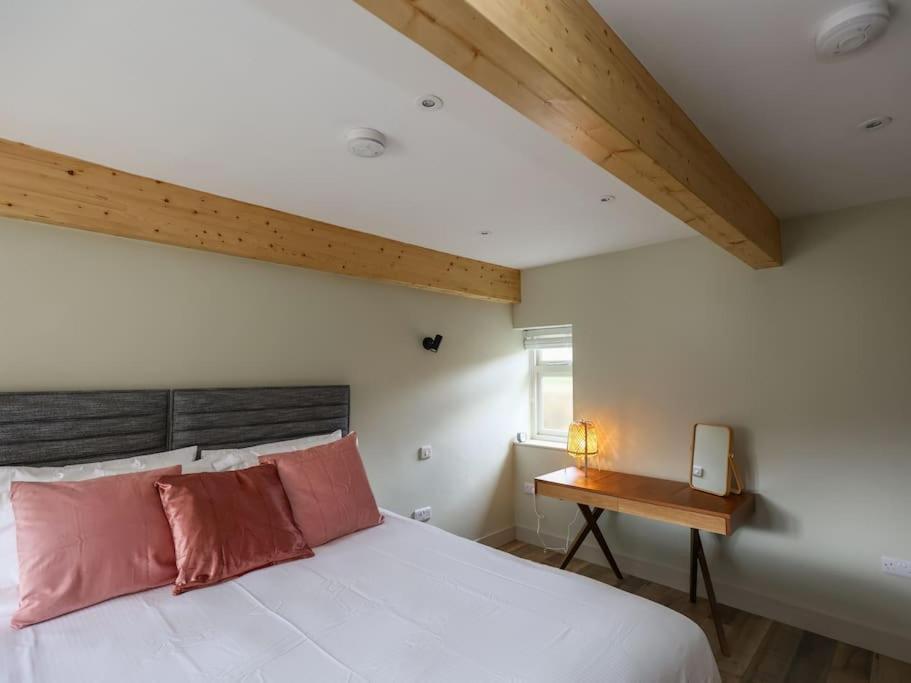 Spacious 1-Bed Apartment With Super King Or Twin In Central Charlbury, Cotswolds Екстериор снимка